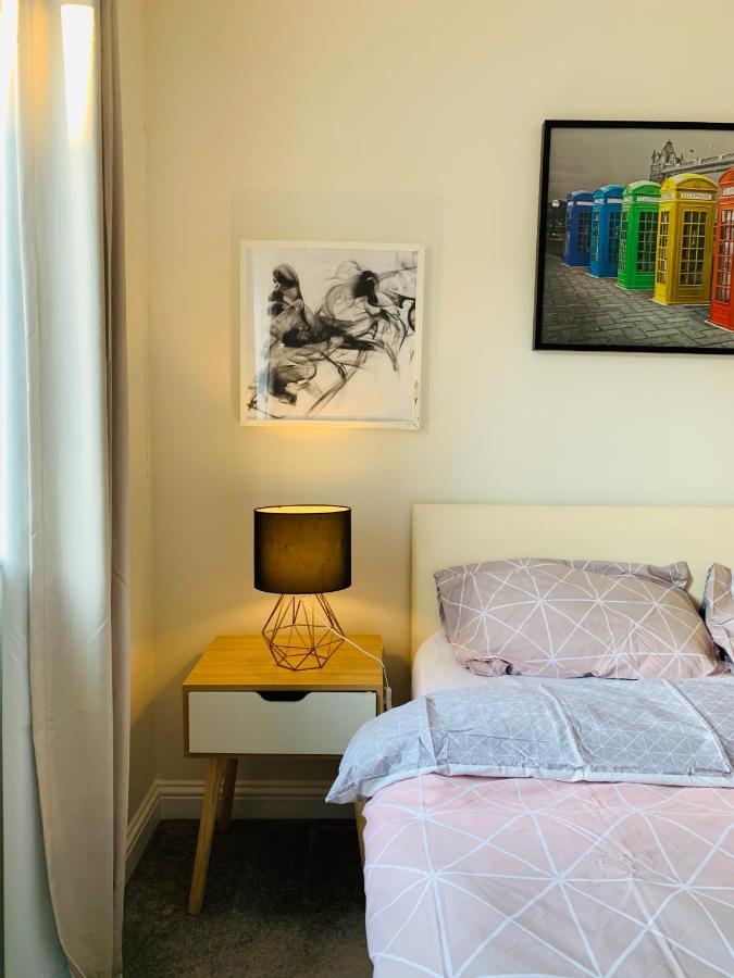 Alpha, Private Double Room, City Centre, Free Parking, Sittingbourne, Kent Dış mekan fotoğraf